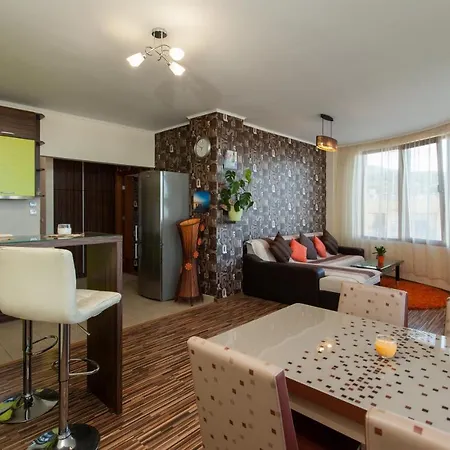 Apartamento Arteon, Drustur